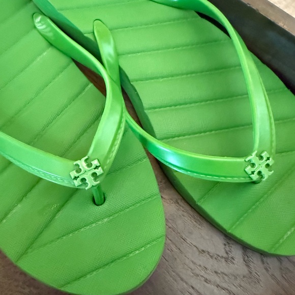 Vibrant Green Tory Burch Quilted Sandals with Decorative Detail - Picture 6 of 6